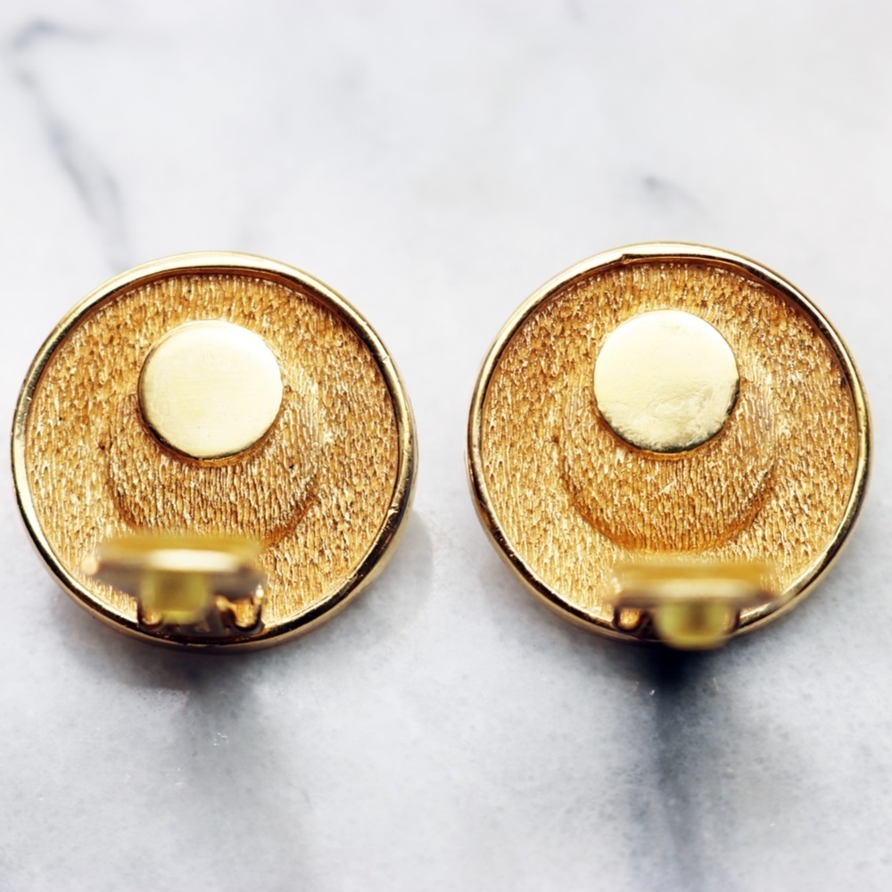 ⚜️ VINTAGE CHRISTIAN DIOR LOGO FAUX PEARL EARRINGS - Picture 11 of 14